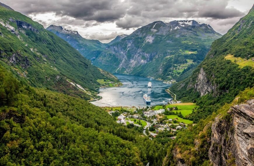 Discovering Vestland: A Road Trip through Norway's Captivating Scenery and Cultural Treasures